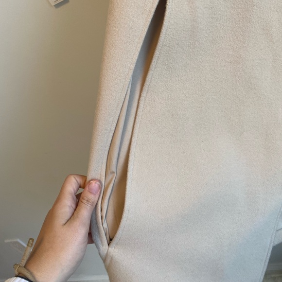 Perfect condition Cream Wayf Cape - Picture 4 of 5